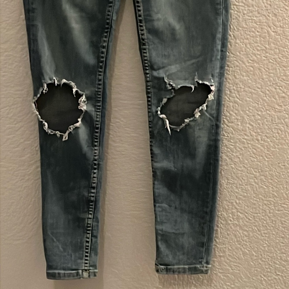 Free People Dark Wash High Rise Busted Knee Distressed Skinny Jean Size 27 - Picture 4 of 6
